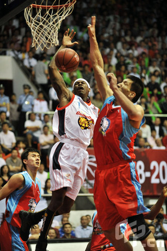 学校负责广 学校负责广